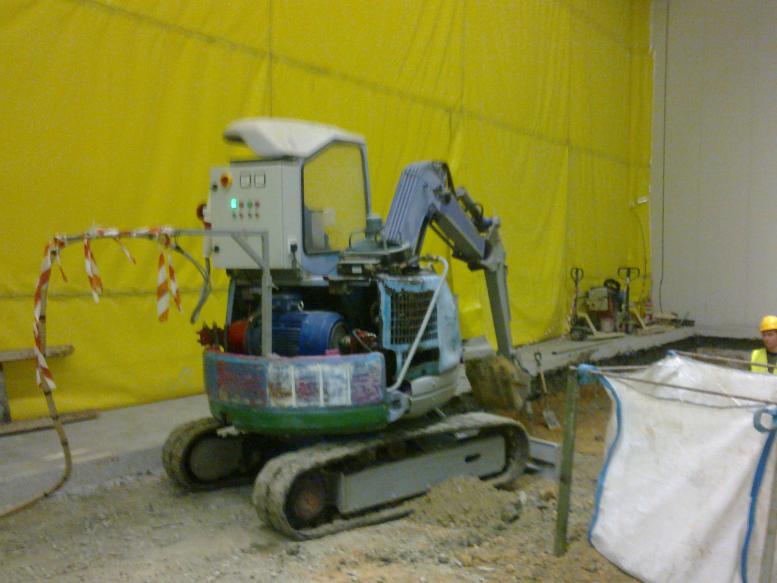 Miniexcavator for indoor works